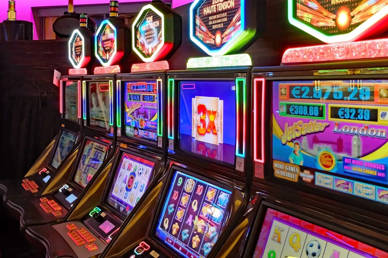 What Are the Benefits of Live Streaming in Online Casino Games?
